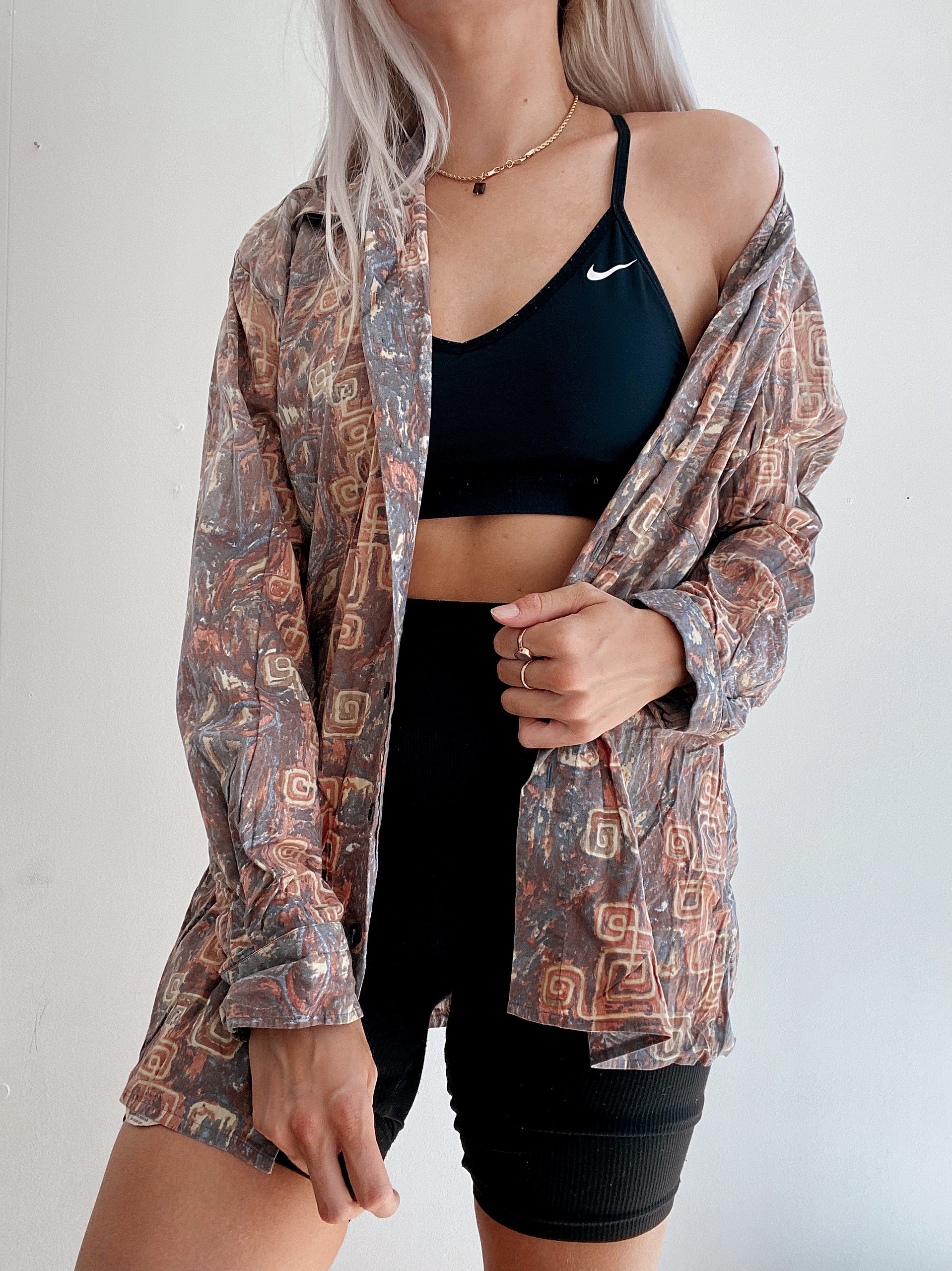 Chemise vintage 80’s 90’s beige  à motifs L