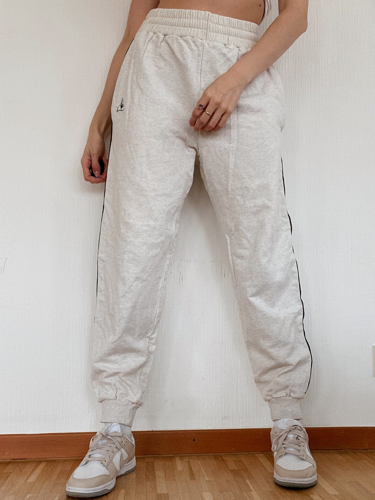 White Nike L Joggers