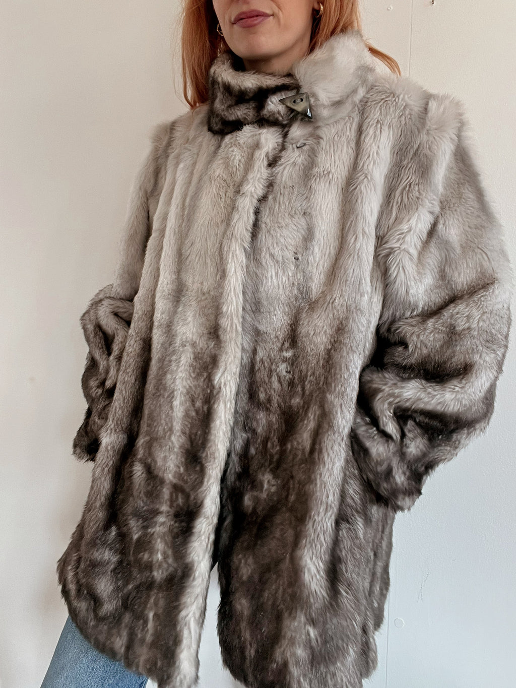 Vintage graue Yeti-Kunstpelzjacke M