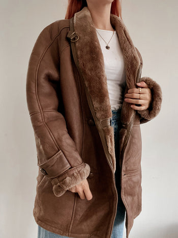 Brauner Shearling-Ledermantel mit braun/taupefarbener Innenseite