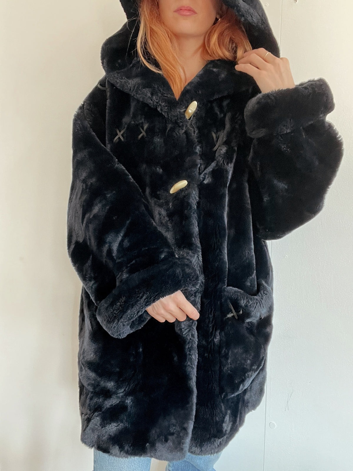 Manteau vintage à capuche  bleu foncé  en fausse fourrure M/L