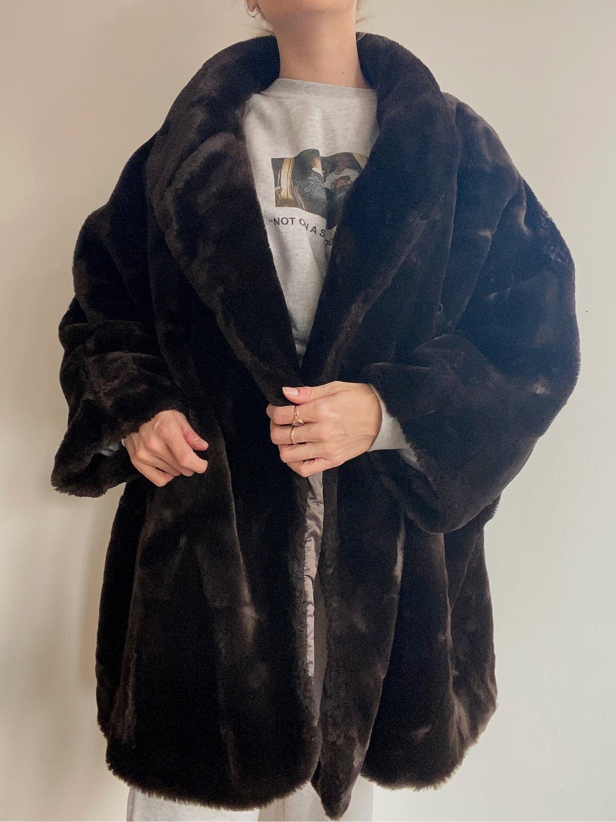 Manteau en fausse fourrure brune extra oversized