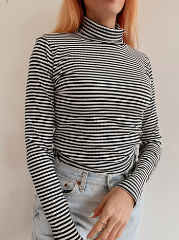 Pull basic col roulé noir et blanc S