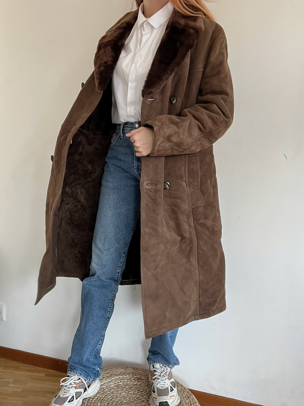 Dunkelbrauner Lammfellmantel mit Wildleder-Außenseite M/L 
