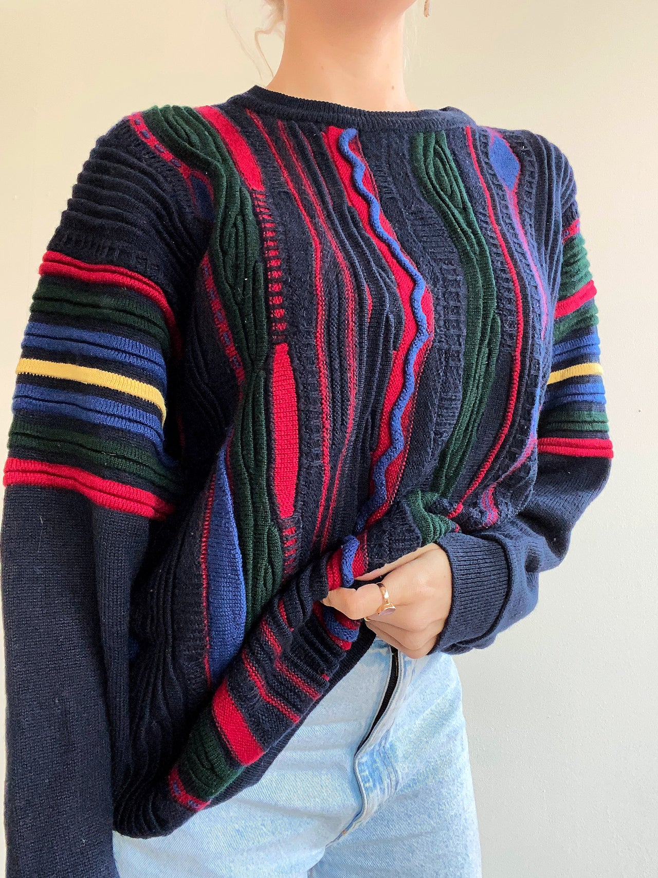 Pull vintage en maille bleu foncé à motifs colorés