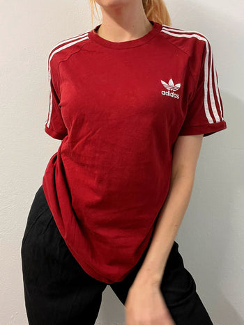 Dunkelrotes Adidas M T-Shirt