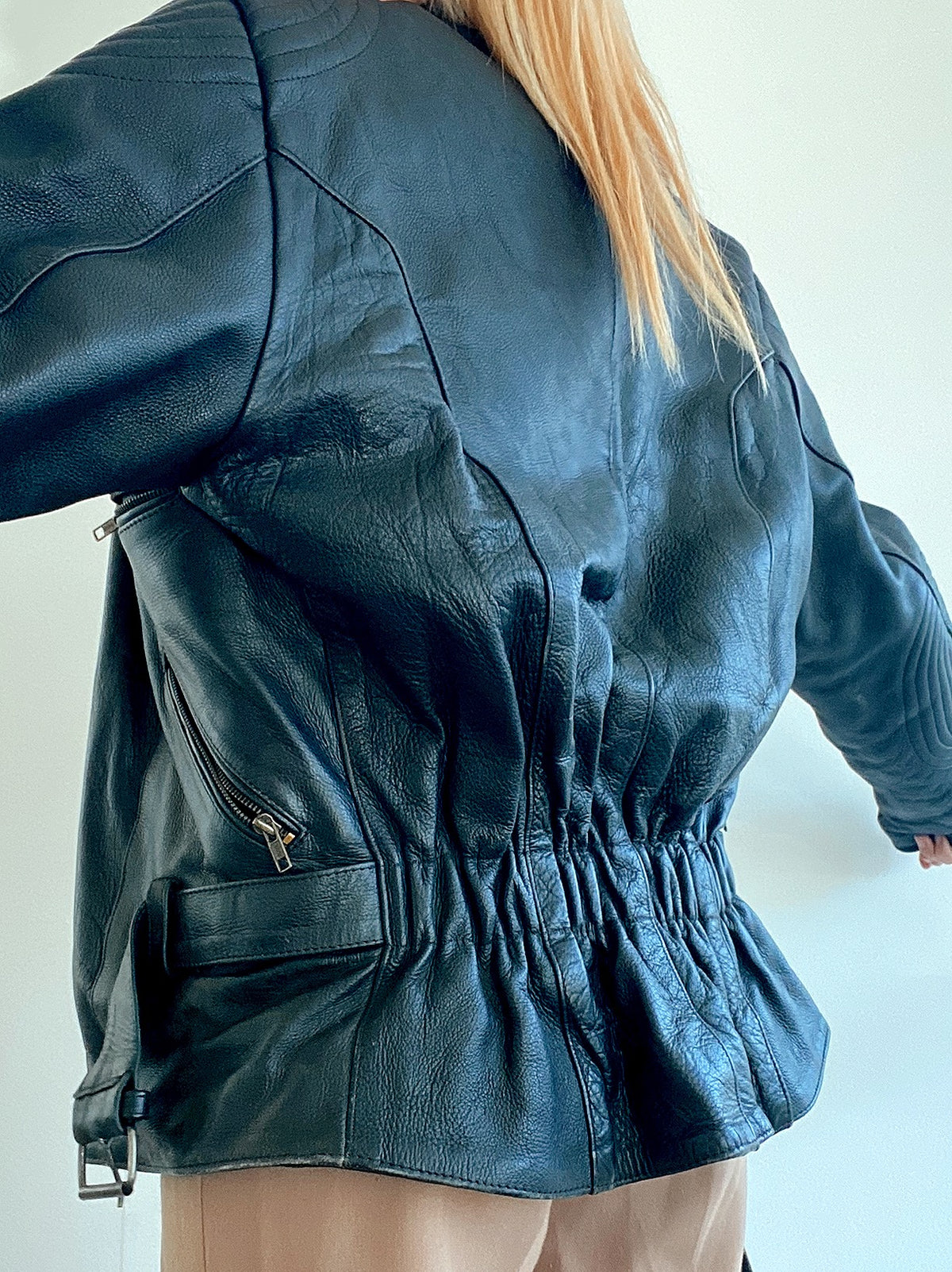 Veste de motard en cuir noir