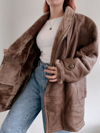 Brauner Shearling-Ledermantel mit braun/taupefarbener Innenseite