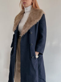 Dunkelblauer Vintage-Wollmantel mit Pelzkragen M