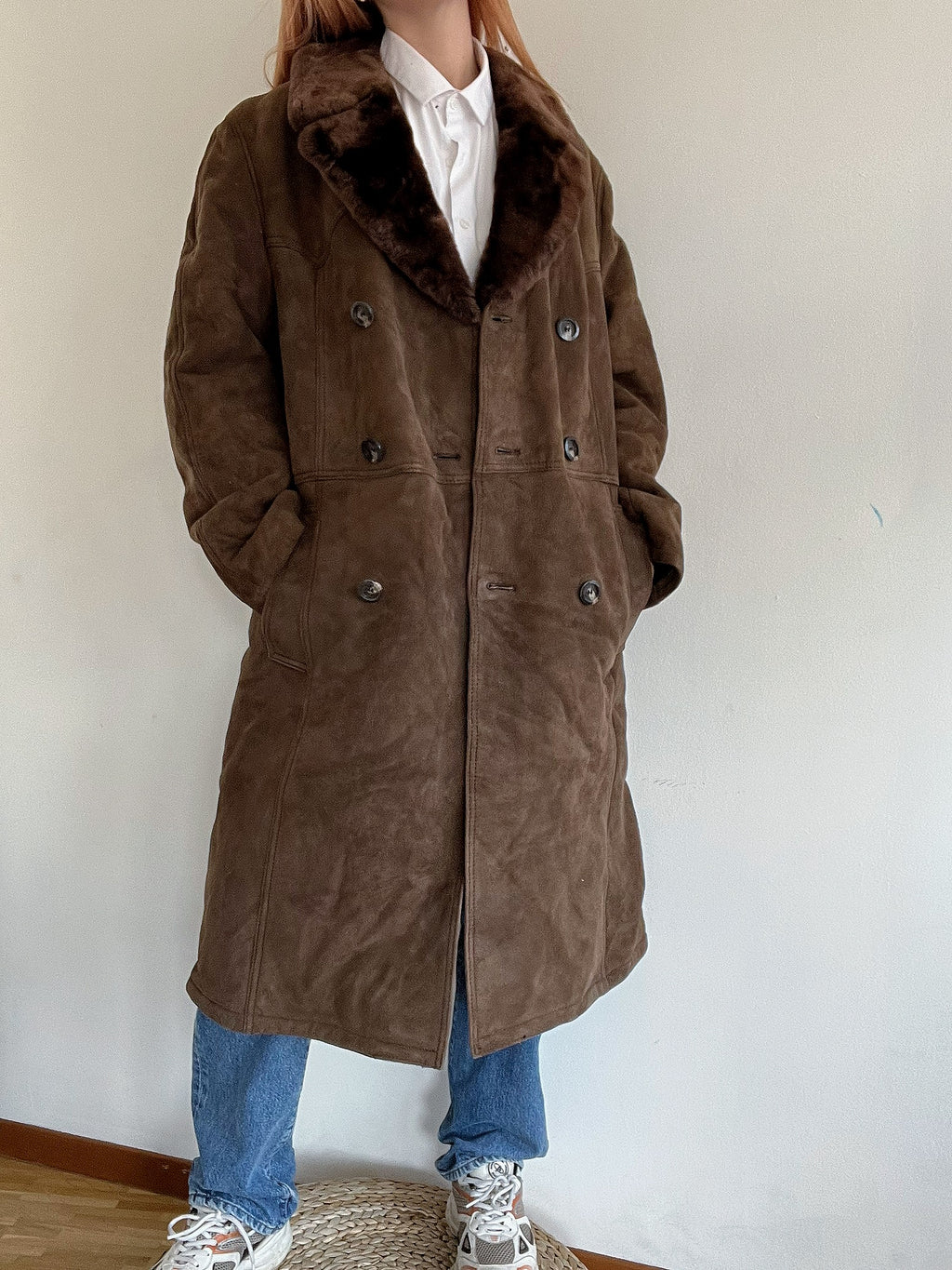 Dunkelbrauner Lammfellmantel mit Wildleder-Außenseite M/L 