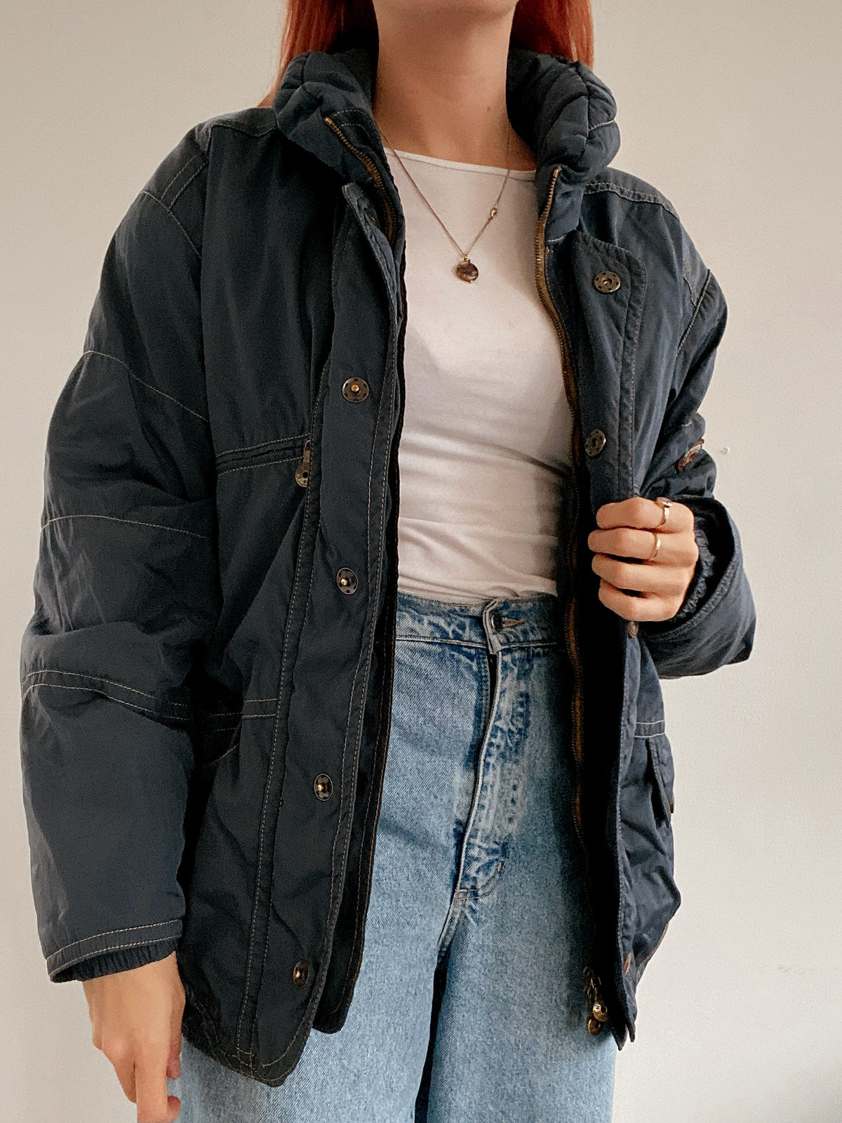 Dunkelblaue Vintage-Daunenjacke M 