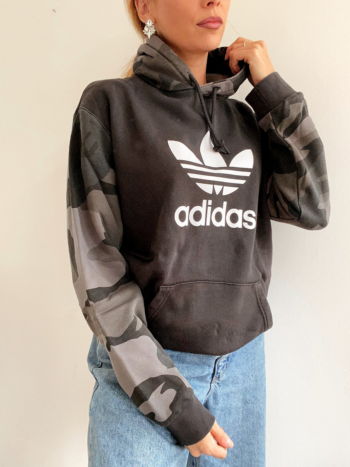 White and blue jacket with orange collar Adidas XL