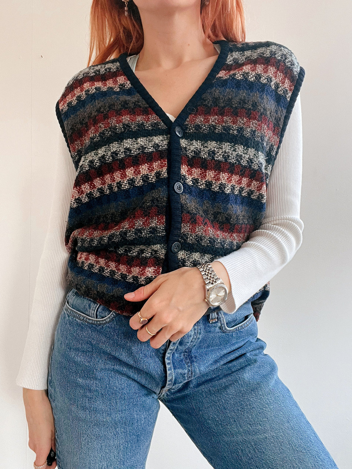 Gilet sans manche bleu foncé rayé en maille