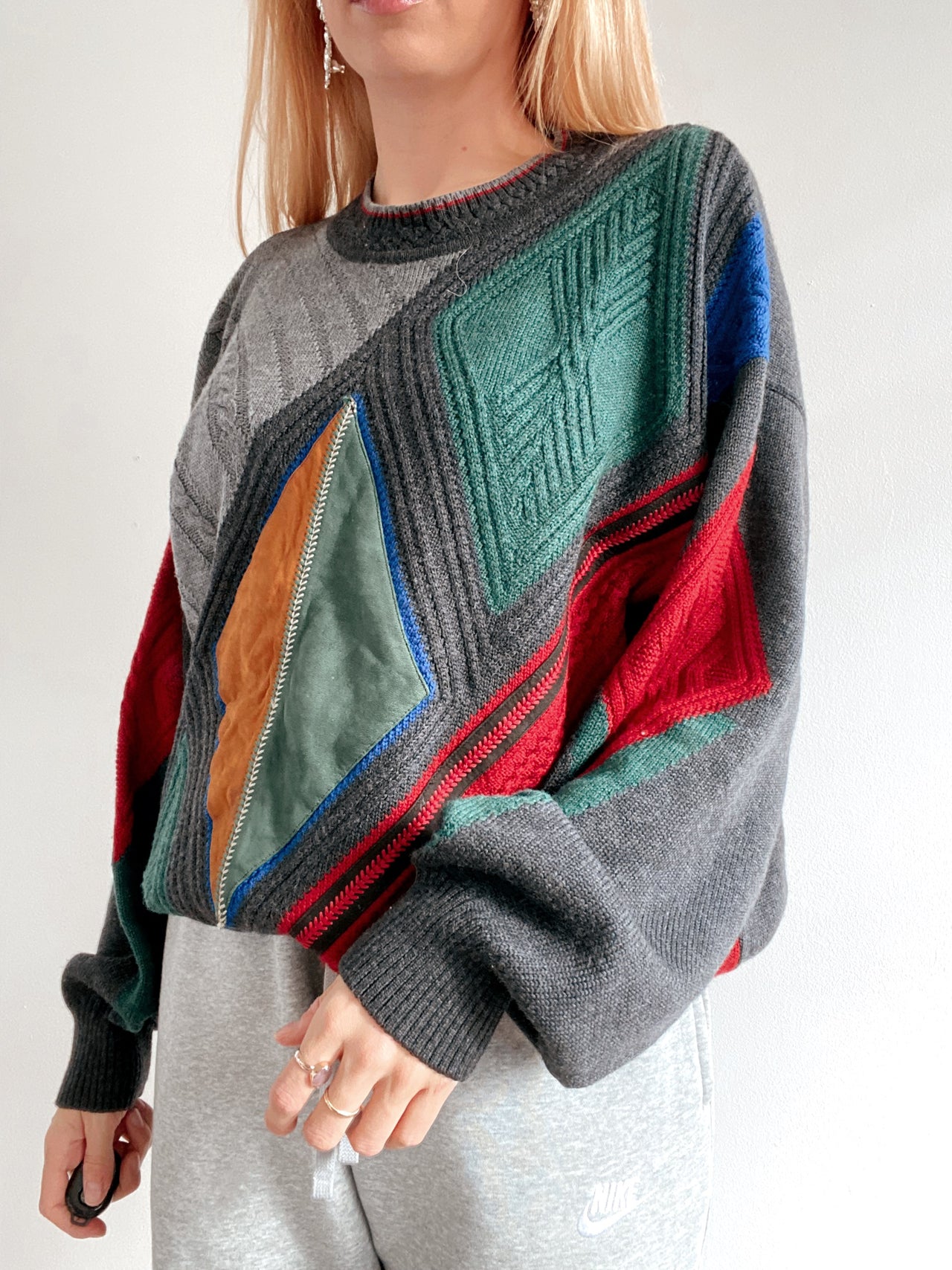 Pull vintage en laine gris et multicolore