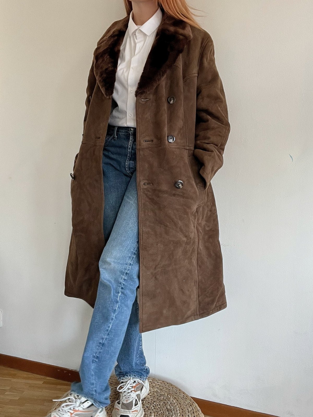 Dunkelbrauner Lammfellmantel mit Wildleder-Außenseite M/L 
