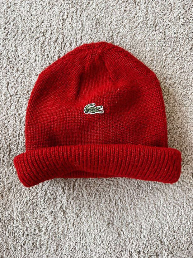 Rote Mütze von Lacoste 