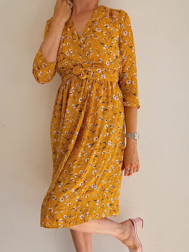 Gelbes Vintage-Kleid mit Blumen M 