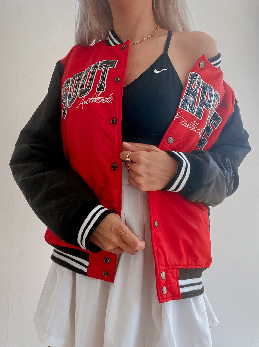 Rote und schwarze Bomberjacke L 