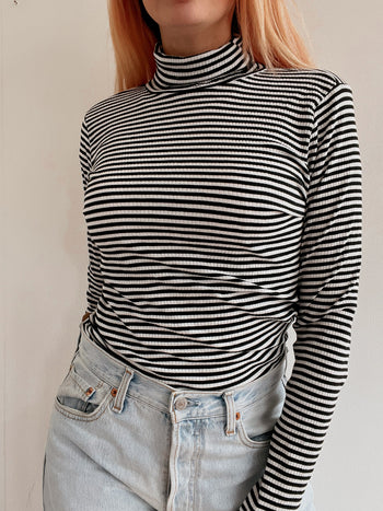 Pull basic col roulé noir et blanc S