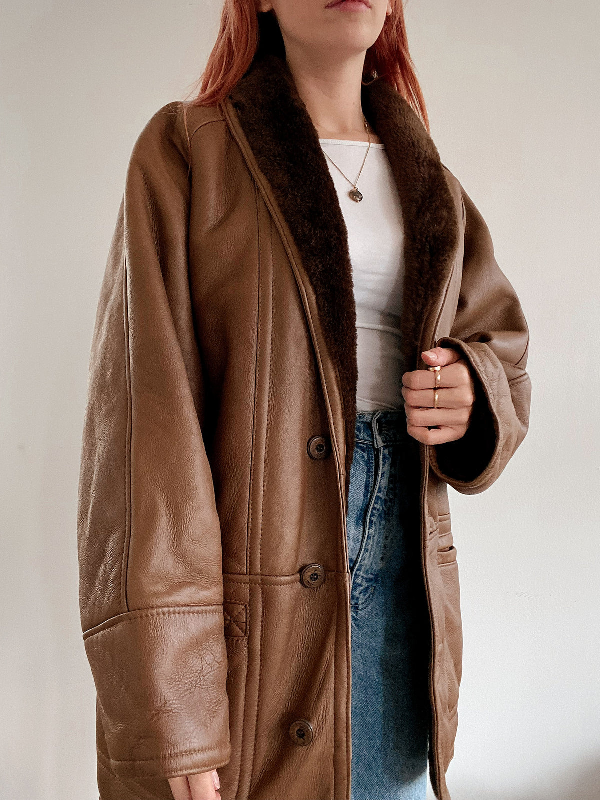 Brauner Lammfellmantel aus Leder mit dunkelbrauner Innenseite L/XL 
