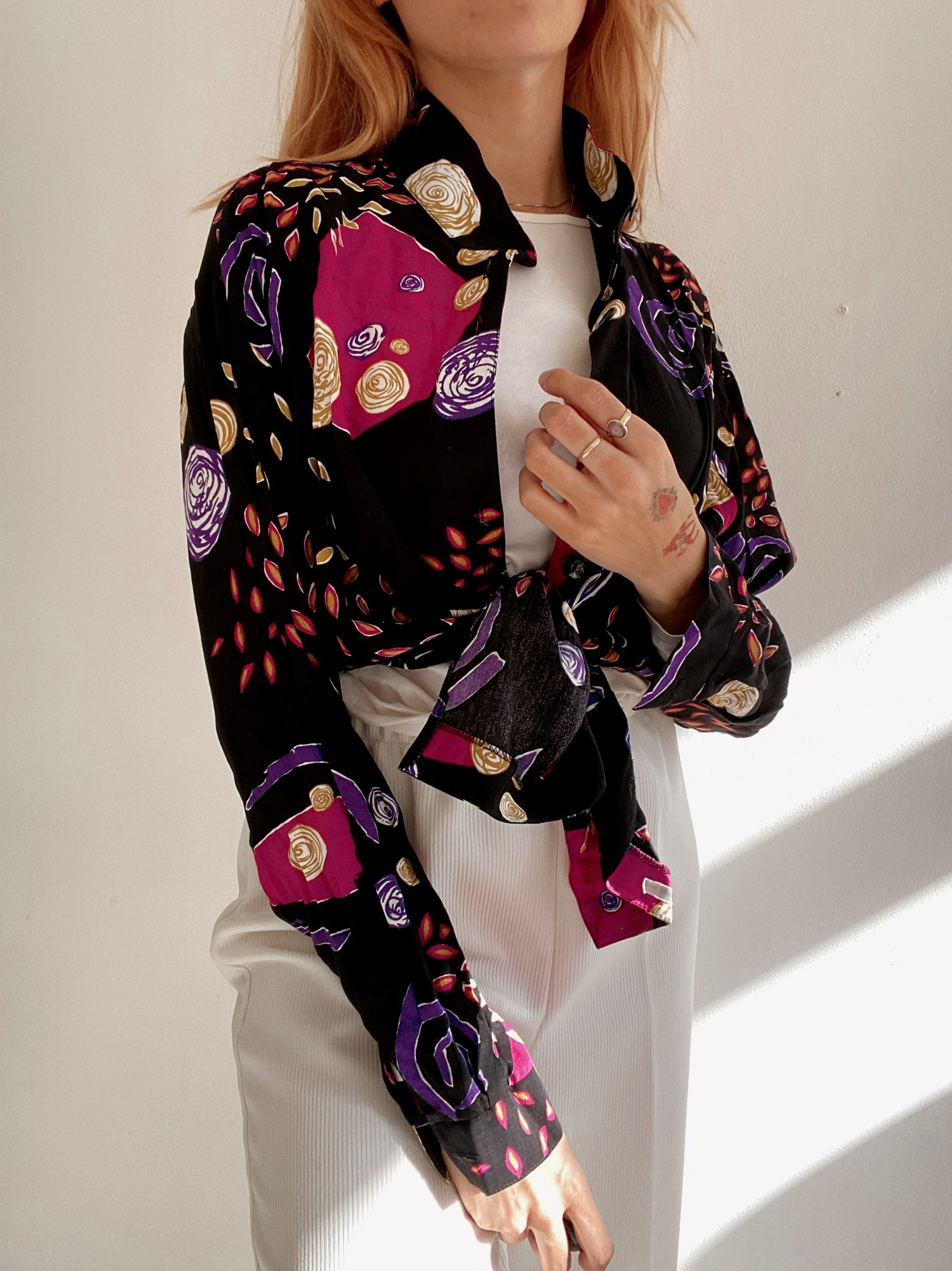 Chemise Vintage 80/90s noire et rose à motifs