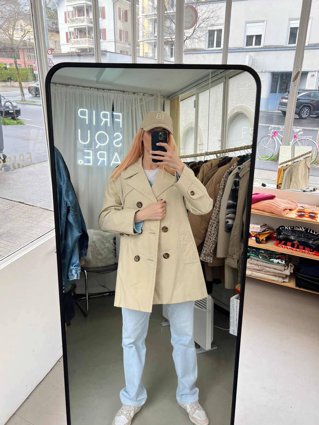 Kurzer Vintage-Trenchcoat in Beige, innen gefüttert M/L 
