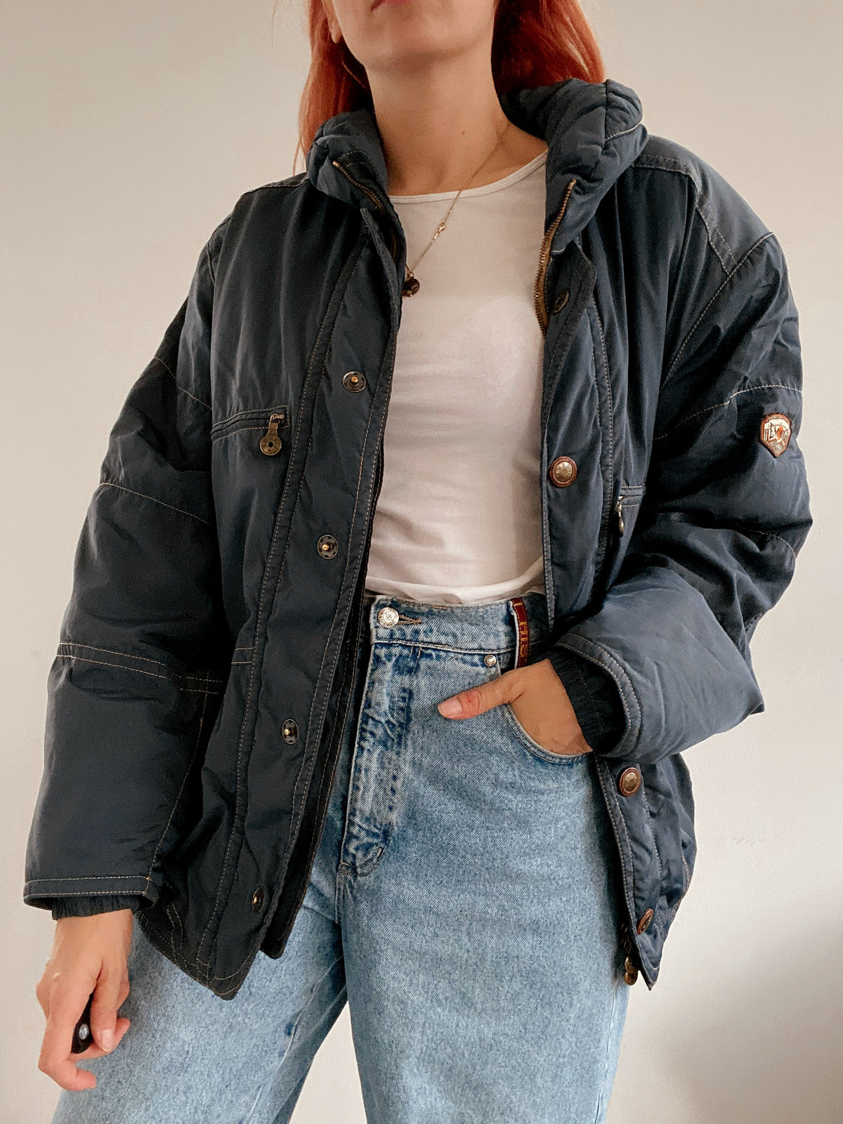 Dunkelblaue Vintage-Daunenjacke M 