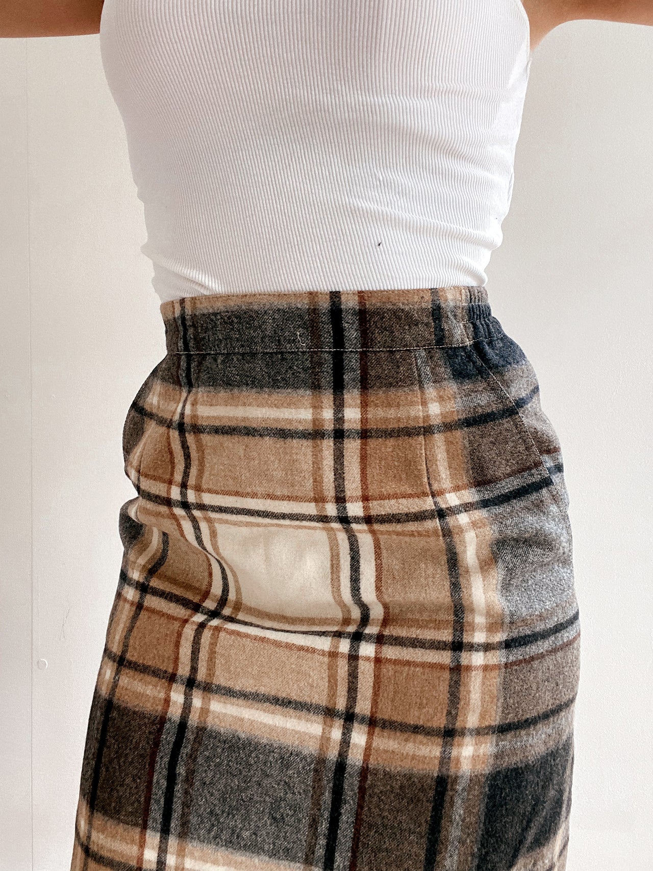 Beige wool pencil skirt M