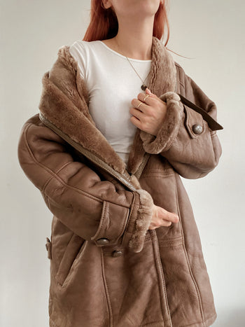 Brauner Shearling-Ledermantel mit braun/taupefarbener Innenseite