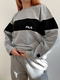 Hellgrauer und schwarzer Vintage-Pullover von Fila XL
