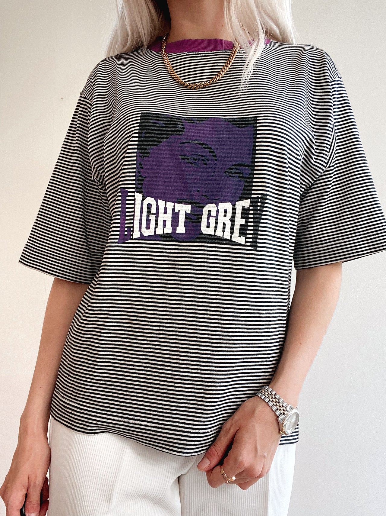 T-shirt vintage Light Grey noir, blanc et violet M