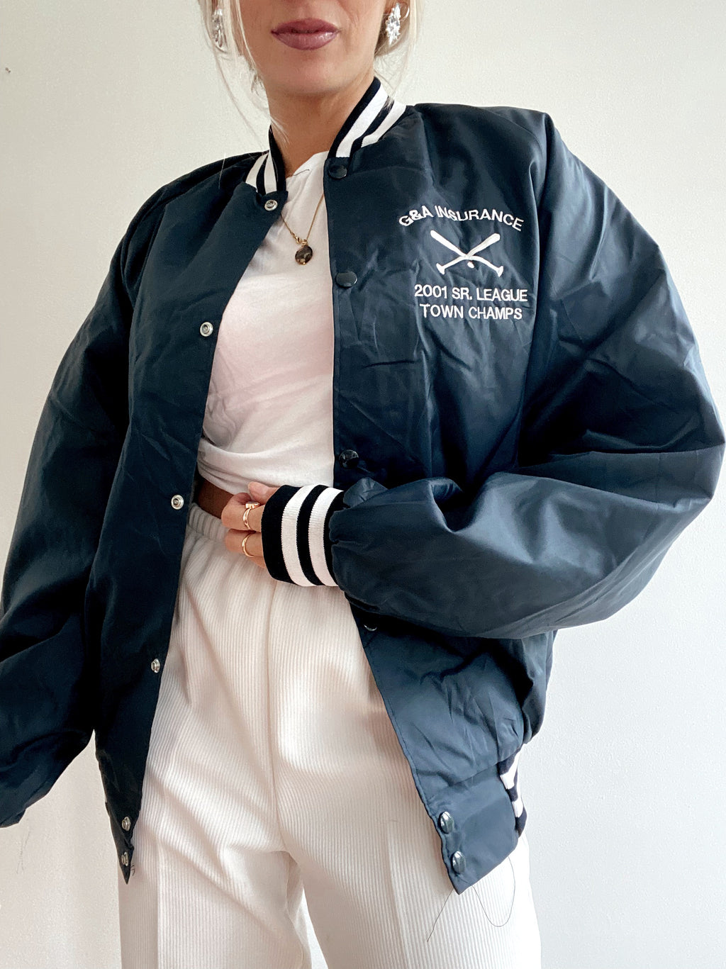 Dunkelblaue und weiße USA-Bomberjacke L