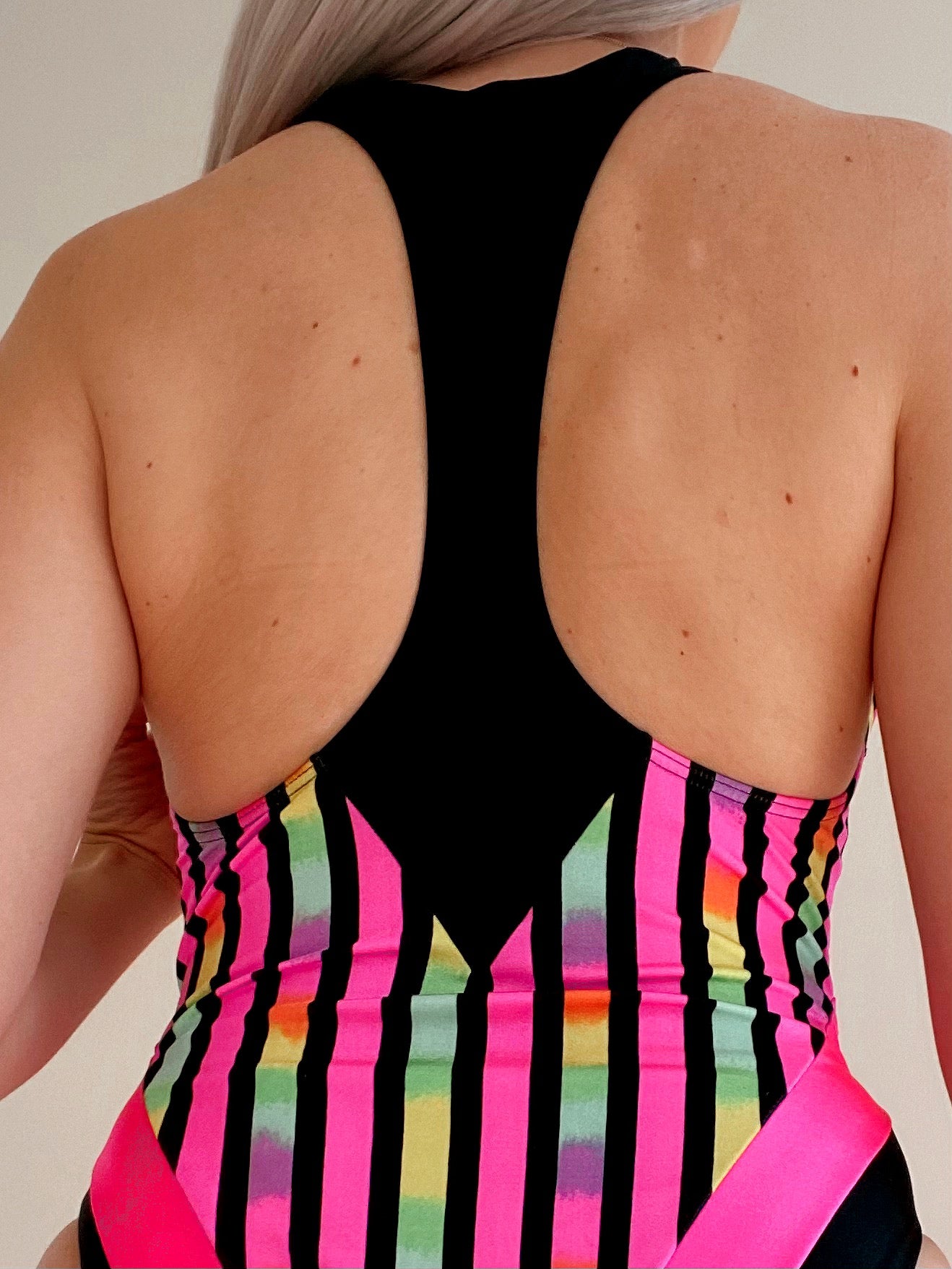 Vintage einteiliger Badeanzug blau schwarz mit neonpinken Streifen M/L