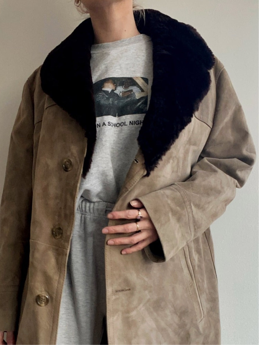 Beige/grauer Lammfellmantel mit braunem Fell 