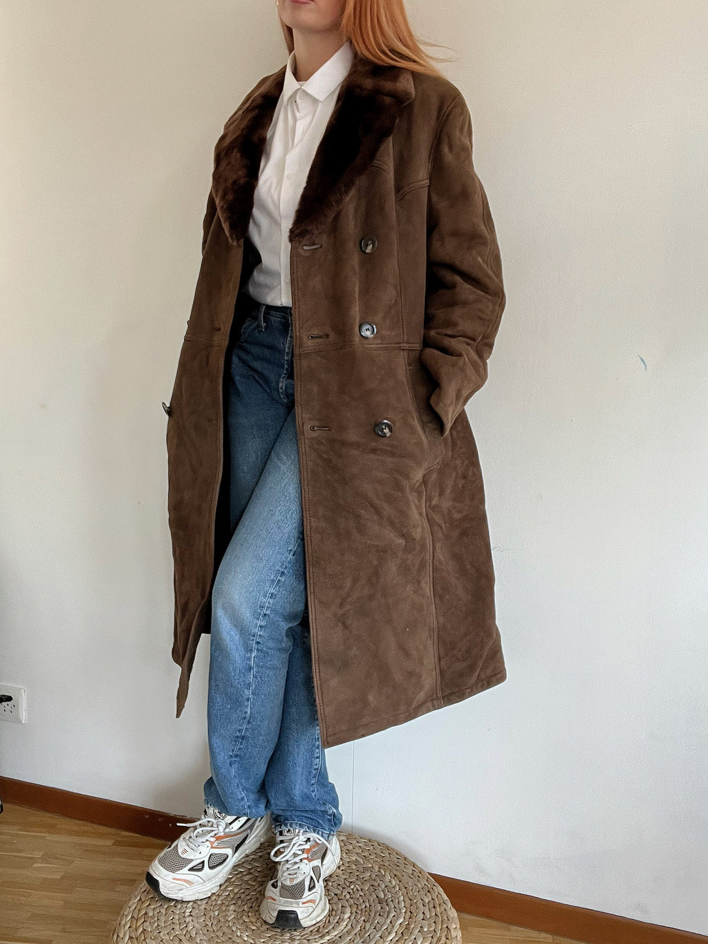 Dunkelbrauner Lammfellmantel mit Wildleder-Außenseite M/L 