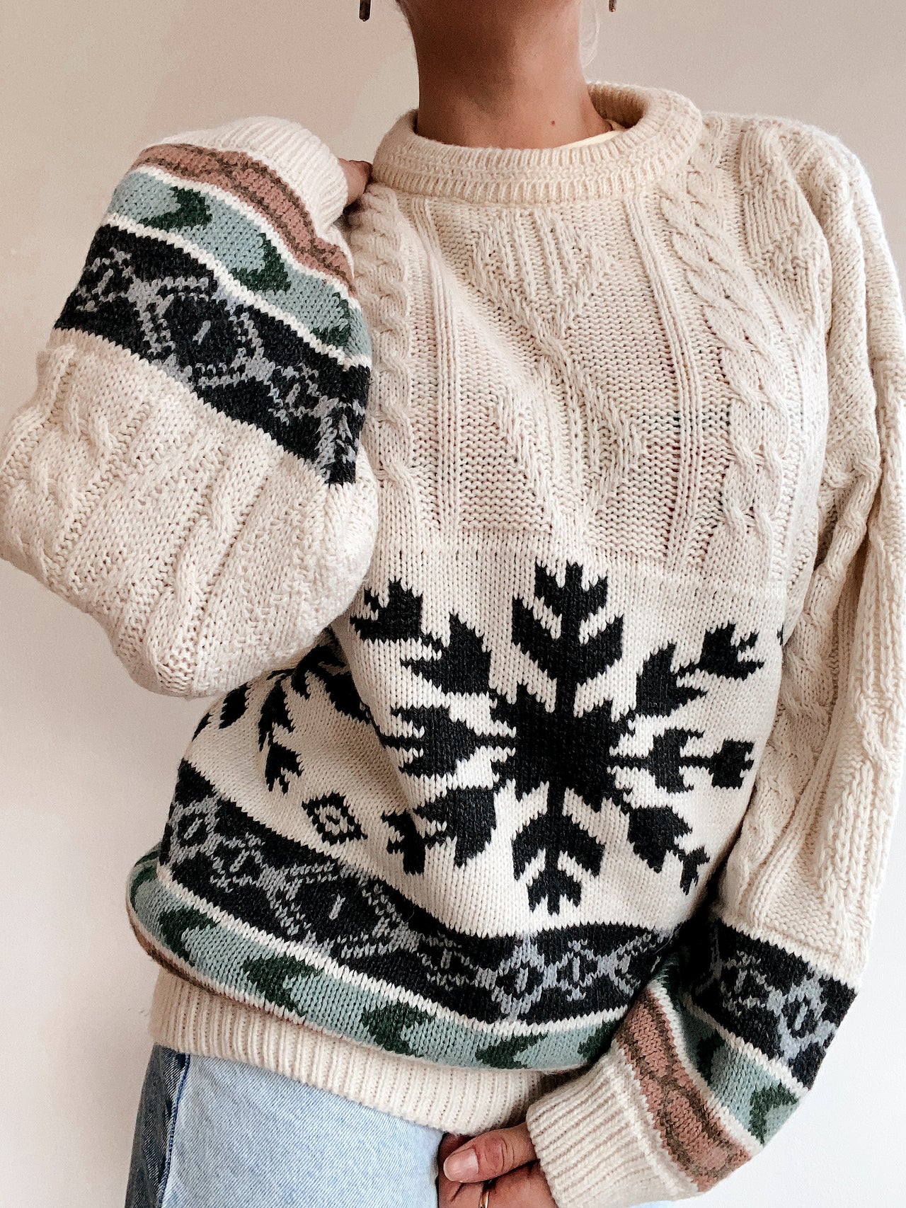 Blue knit turtleneck sweater with beige patterns M