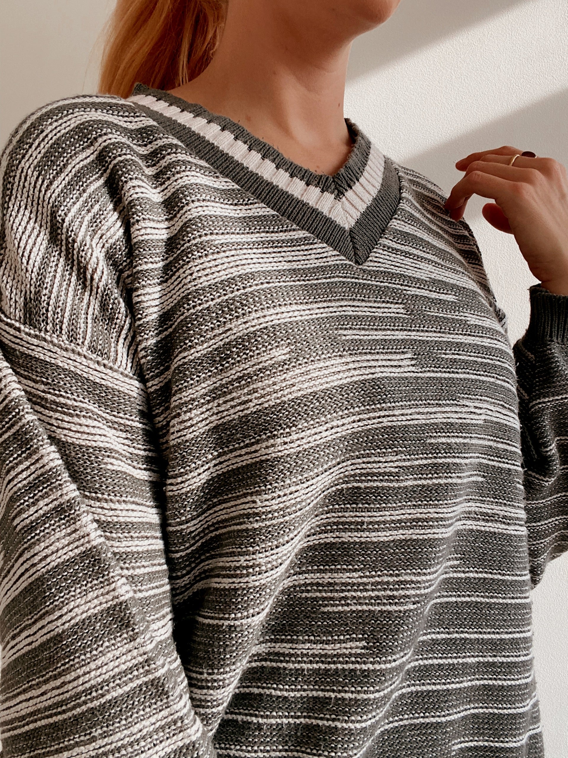Vintage graugrüner Strickpullover