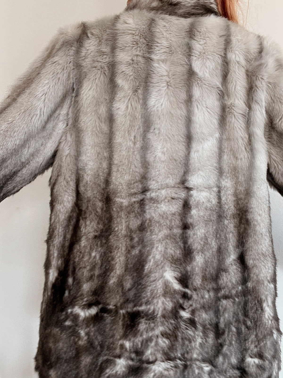 Vintage graue Yeti-Kunstpelzjacke M