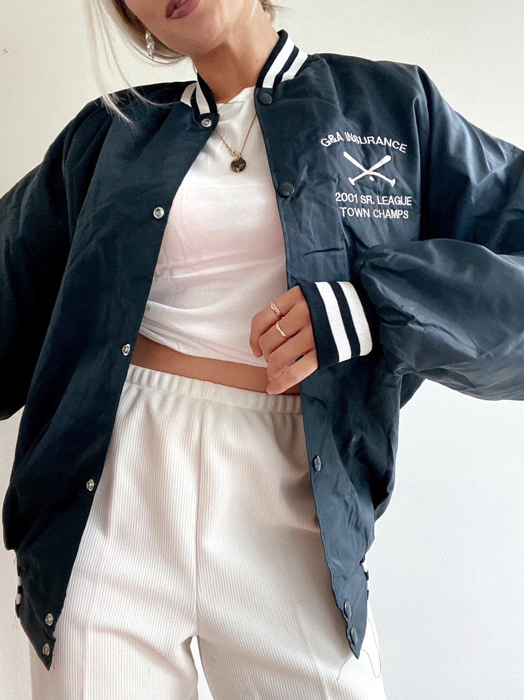 Dunkelblaue und weiße USA-Bomberjacke L