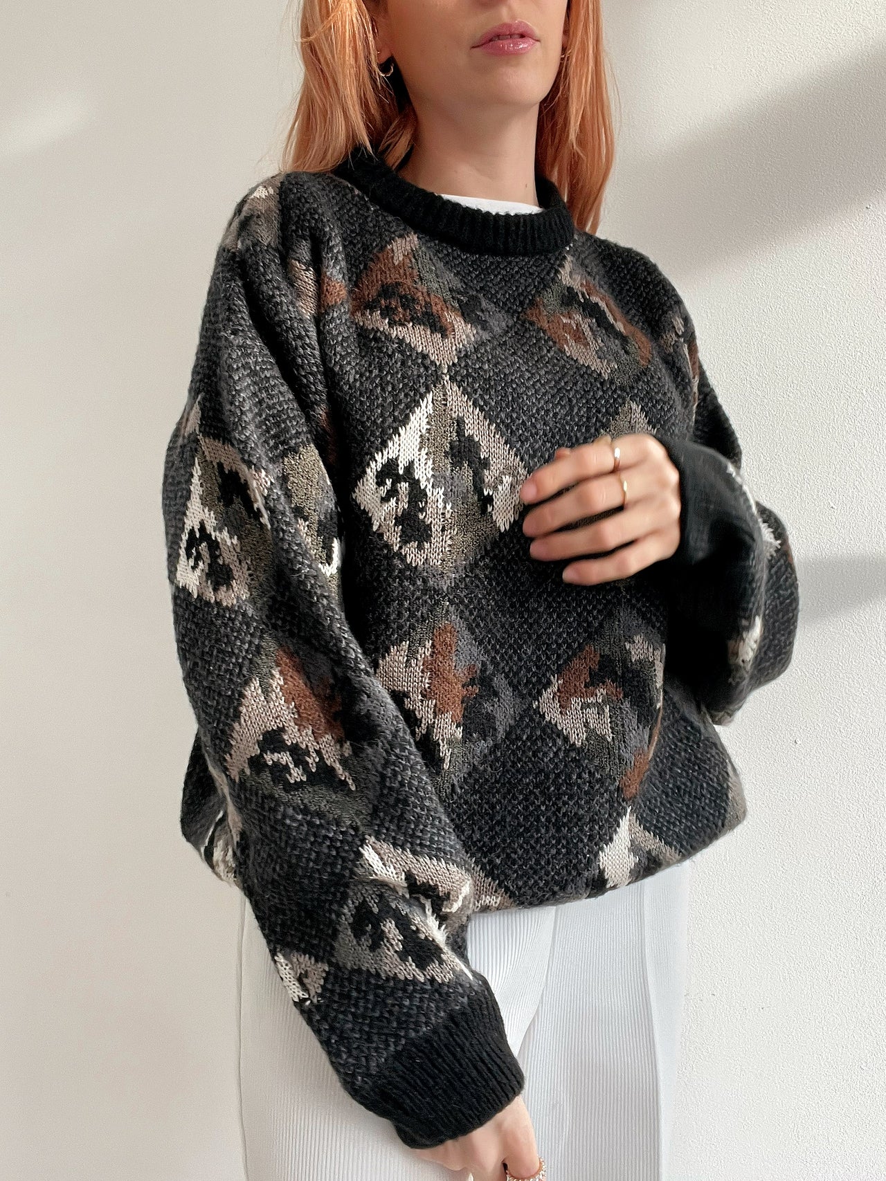 Pull vintage en laine gris foncé  à motifs