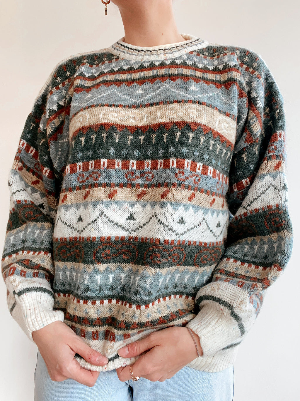 Blue knit turtleneck sweater with beige patterns M