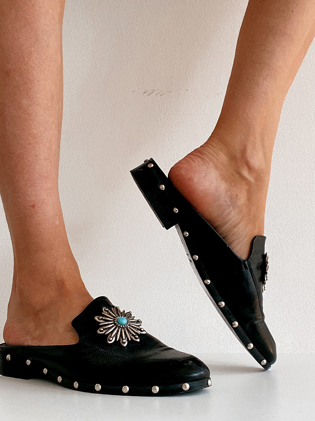 Slippers The Kooples noires en cuir 39