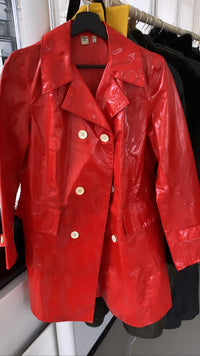 Kurzer vintage glänzender roter Regenmantel-Trenchcoat XS 
