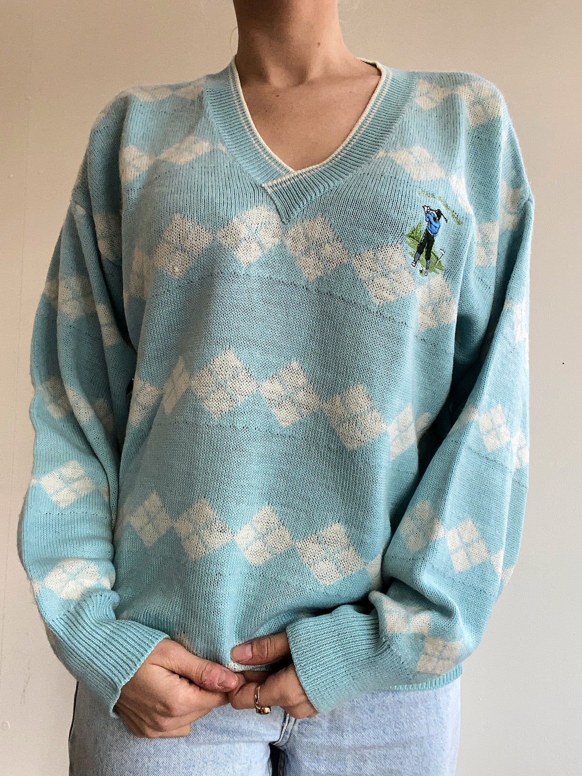 Pull vintage en maille col V bleu ciel brodé