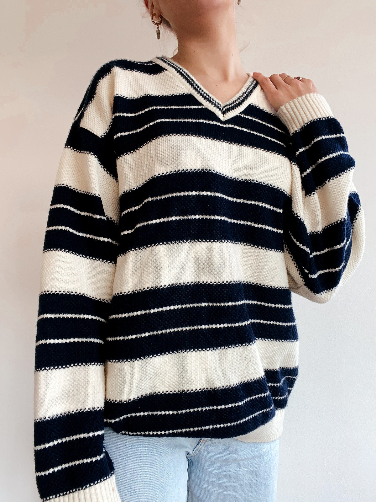 Blue knit turtleneck sweater with beige patterns M
