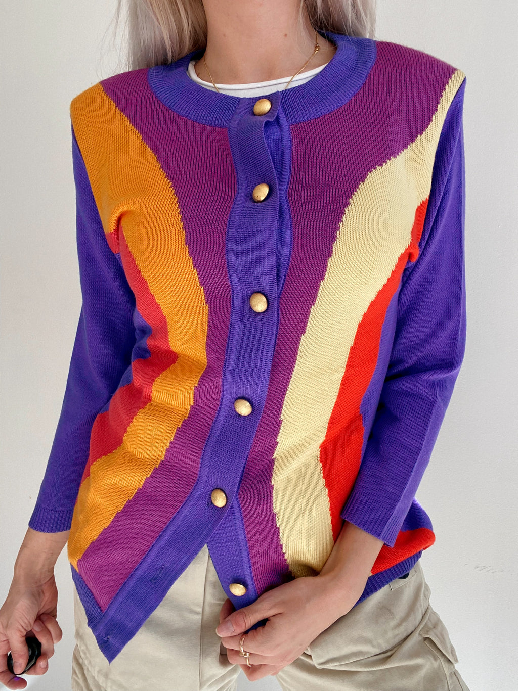 Vintage lila Strickpullover mit goldenen Knöpfen M/L