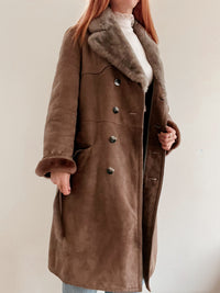 Braun/taupefarbener Lammfellmantel mit Wildleder-Außenseite M/L 