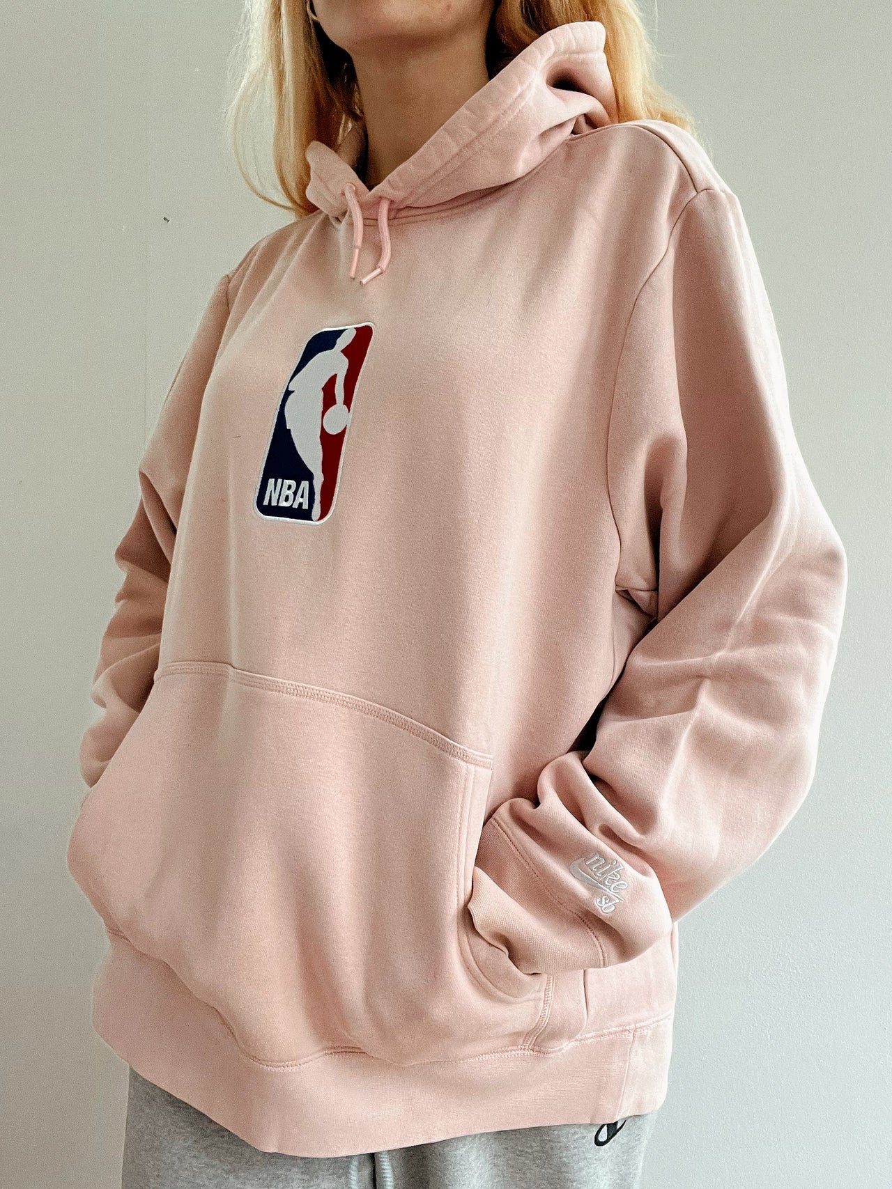 Hellrosa bestickter NBA Nike SB XL-Pullover