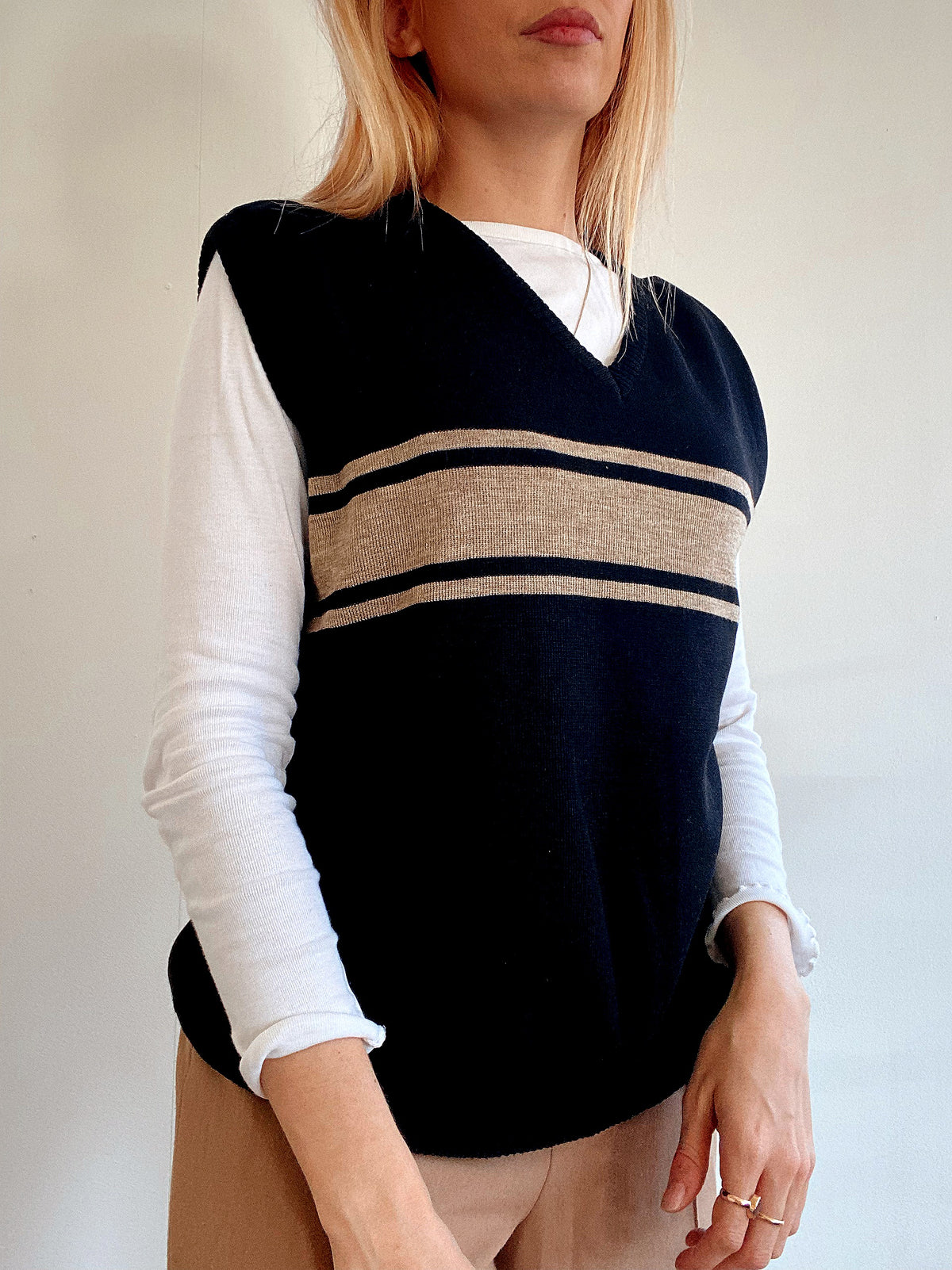Gilet vintage sans manche noir et beige