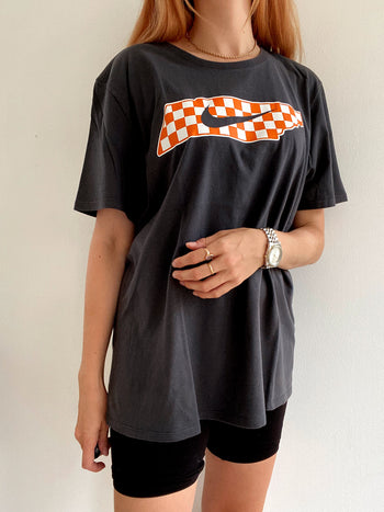 T-shirt vintage gris anthracite et orange Nike XL